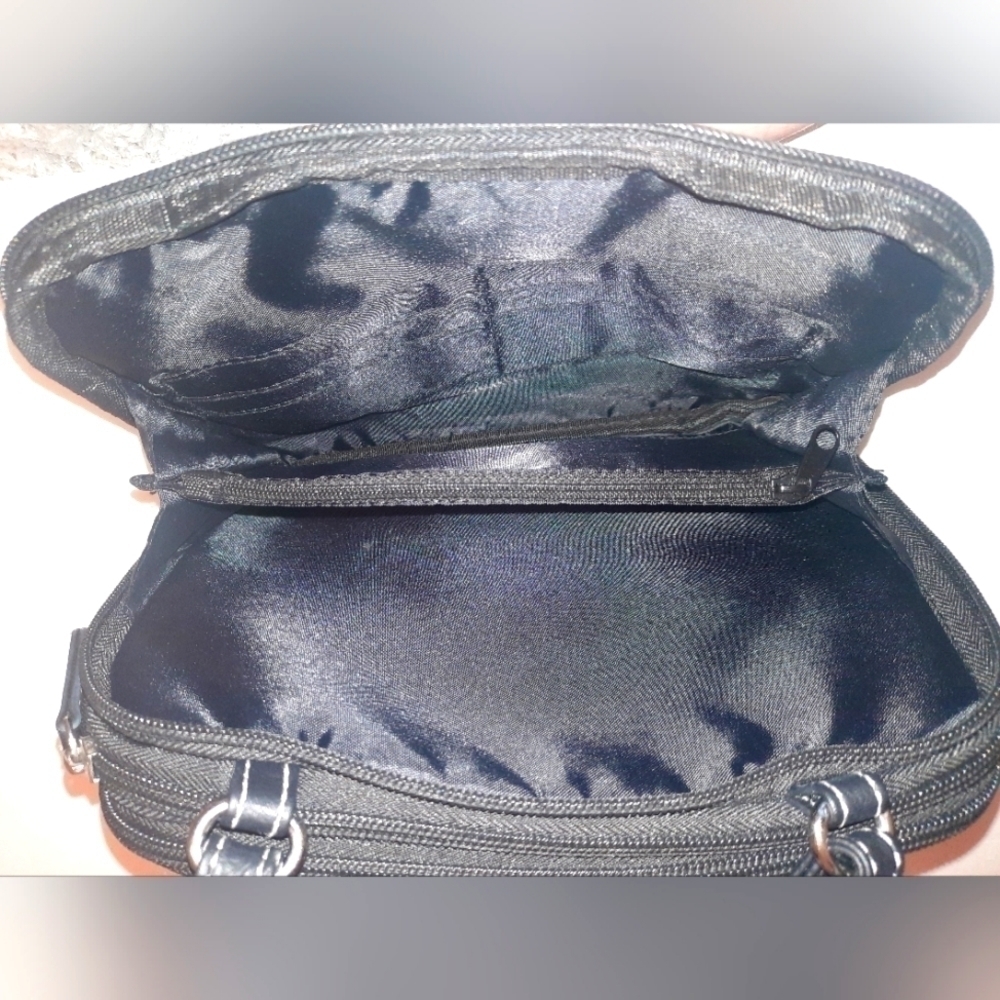 Small multi-pocket crossbody - Picture 4 of 4